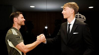 Xabi Alonso da la bienvenida a Huijsen