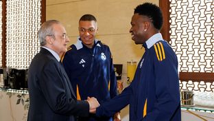  الرئيس، مع الفريق في الدوحة