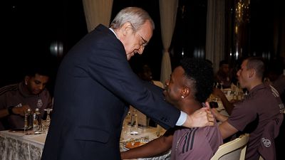 O presidente com a equipe em Jeddah