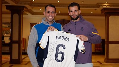 Santiago Sánchez visitó al equipo antes del partido de Copa