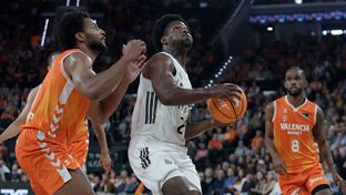 82-96: Gran victoria del líder en Valencia