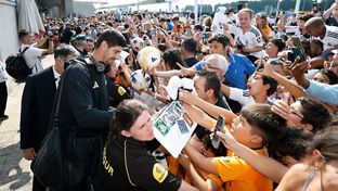 Gran recibimiento al Real Madrid en Oviedo
