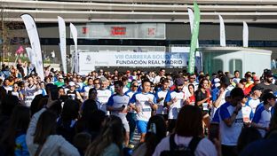 La VIII Carrera Solidaria Fundación Real Madrid by Azulmarino reunió a 5.000 corredores en el Santiago Bernabéu