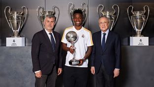 Vini Jr. reçoit le Trophée EFE de Meilleur Joueur Ibéro-Américain de 2023