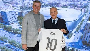 El presidente recibe en el Bernabéu a Eddy Cue, vicepresidente de Servicios de Apple