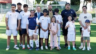 Butragueño y Corpay, en la escuela sensorial visual de la Fundación Real Madrid