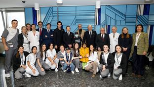 Pirri y Butragueño visitan a los niños ingresados con cáncer en la Clínica Universidad de Navarra