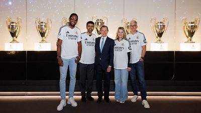 Nadia Comaneci, Javier Sotomayor, El Guerrouj and Jonathan Edwards visit the Santiago Bernabéu