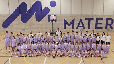 Felipe Reyes visita el campus urbano de baloncesto de la Fundación Real Madrid