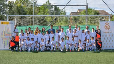 Ricardo Gallego y la Fundación CSAI, recibidos por el alcalde de Uceda en su visita a la escuela sociodeportiva de fútbol