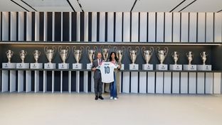 Gabriela Sabatini visita el Santiago Bernabéu
