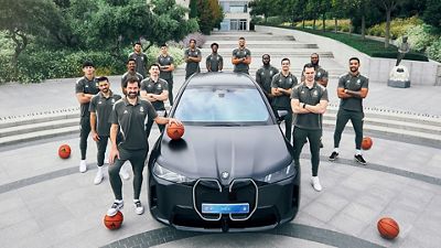 BMW España entrega los vehículos oficiales al primer equipo de baloncesto