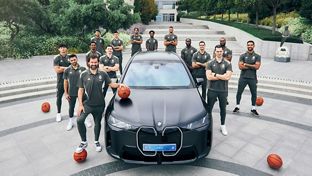 BMW España entrega los vehículos oficiales al primer equipo de baloncesto
