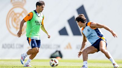 Intenso trabajo con balón en la Ciudad Real Madrid