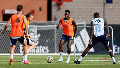 ريال مدريد يبدأ التحضيرات للمباراة الودية ضد برشلونة