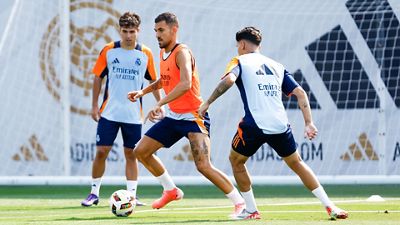 Konditionstraining und Übungen mit dem Ball in der Real Madrid Stadt