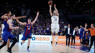 El triplazo de Llull para cerrar el tercer cuarto