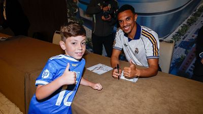 Trent, protagonista en la sesión de firmas en Sevilla