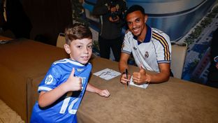 Trent, protagonista en la sesión de firmas en Sevilla