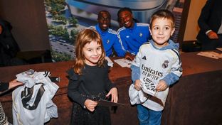 Camavinga y Mendy, protagonistas en la sesión de firmas en Girona