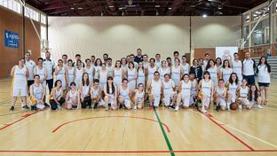 Felipe Reyes célèbre le 10e anniversaire de l'école de basket adapté avec la Fondation Oxiria