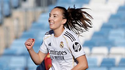El Real Madrid golea al Badalona con 'hat-trick' de Weir