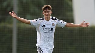 El golazo de Diego desde su campo contra el Rayo