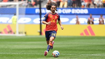3-0: España se clasifica para octavos de final con dos asistencias de Cucurella
