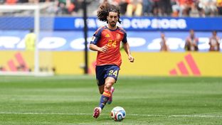 3-0: España se clasifica para octavos de final con dos asistencias de Cucurella