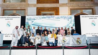 Florentino Pérez preside el encuentro de peñas madridistas en Yeda