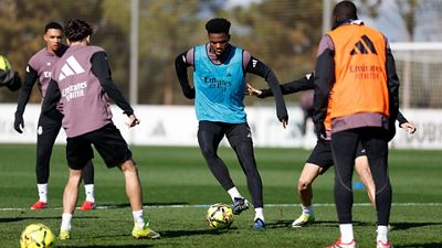 Físico y balón en la Ciudad Real Madrid