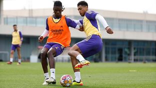 Nova sessão de treinamento para se preparar para o jogo de ida das quartas de final da Liga dos Campeões