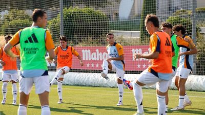 Los jugadores del primer equipo participaron en el partido del Castilla contra el Albacete