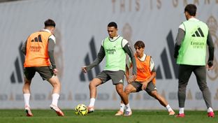 Físico y balón en la Ciudad Real Madrid