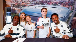 Militão y Yan Diomande, protagonistas en la sesión de firmas en Barcelona