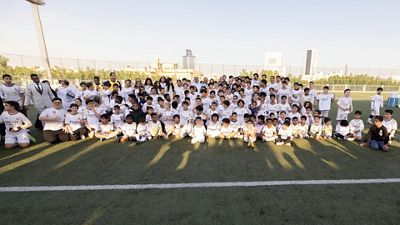 El presidente visitó la escuela de la Fundación Real Madrid en Riad
