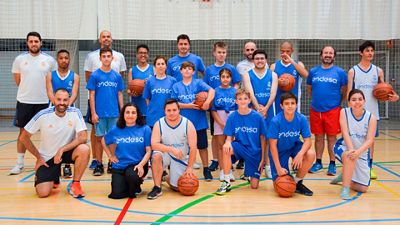 Encuentro inclusivo de voluntarios de Endesa con los beneficiarios de la escuela adaptada de Barajas