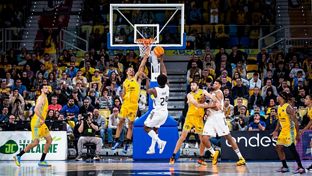 80-82: Feliz da la victoria al líder en el último segundo