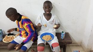 La Fundación mantiene proyectos de ayuda humanitaria a través del deporte en África, Oriente Medio y zonas en conflicto