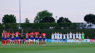 Minuto de silencio en el Di Stéfano por César Luis Menotti