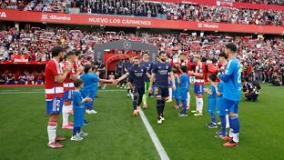 Homenaje del Granada al campeón de Liga