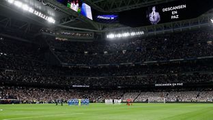 Minuto de silencio en el Santiago Bernabéu