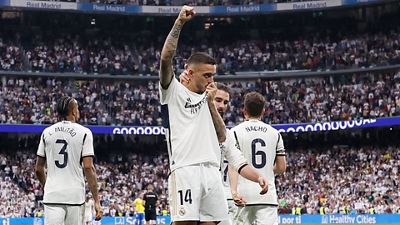 Joselu: "Nos dejamos la piel en el campo para vivir momentos como el de hoy"