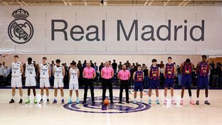 Minuto de silencio en el pabellón de la Ciudad Real Madrid