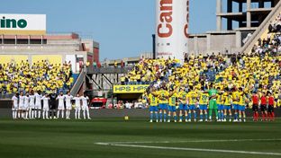 Minuto de silencio en el estadio Gran Canaria