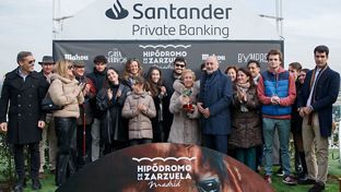 Ricardo Gallego entregó el premio Fundación Real Madrid en el ‘Family Day’ del Hipódromo de la Zarzuela