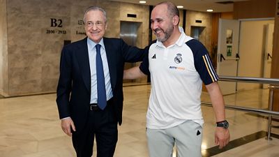 Club president greets team ahead of Copa del Rey final