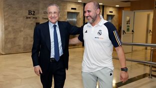 Club president greets team ahead of Copa del Rey final