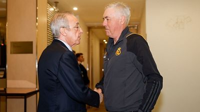 El presidente, con el equipo antes de la final