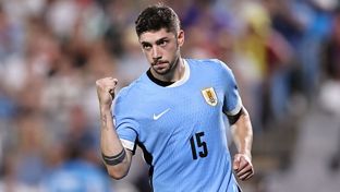 3-2: Valverde participa en la remontada de Uruguay
